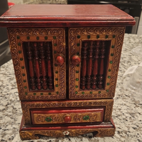 Ornate Wooden Jewelry Box with Intricate Design - Picture 1 of 8